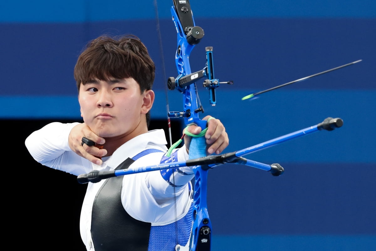施蒂勒vs法兰克福全场数据：1助攻，5次关键传球