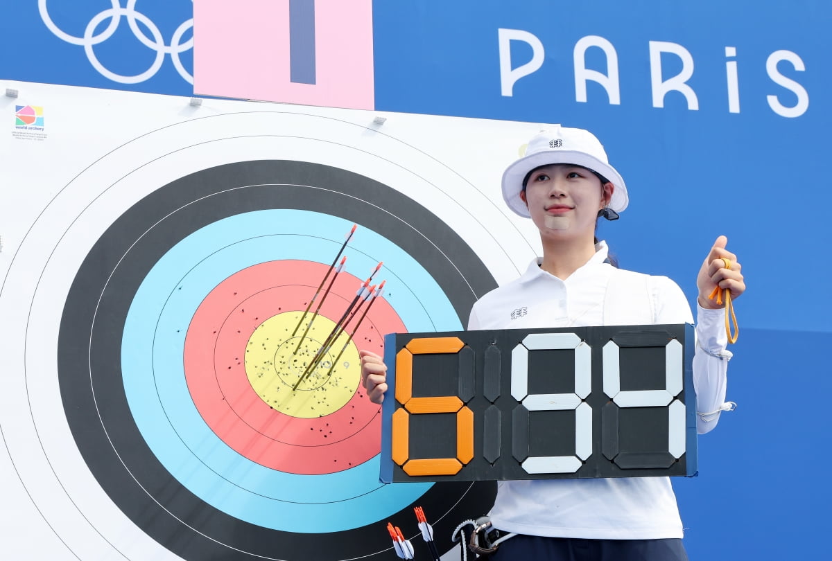 拉齐奥vs卡利亚里球员评分：扎卡尼7.7分，佐尔泰亚5.8分