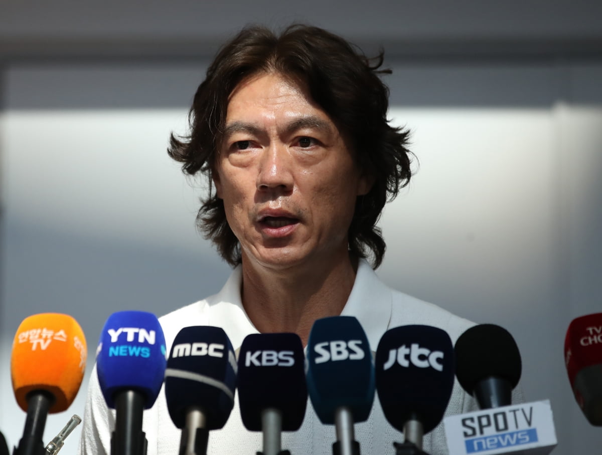 加泰罗尼亚媒体发图嘲讽维尼修斯：兄弟，你金球越位啦！