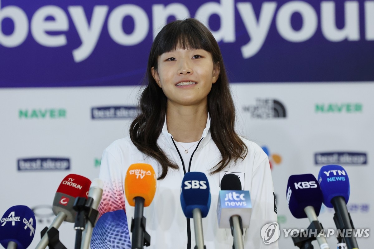“侠”路相逢 “勇”者归来！克莱重返湾区 独行侠VS勇士谁能拿下NBA杯首胜？