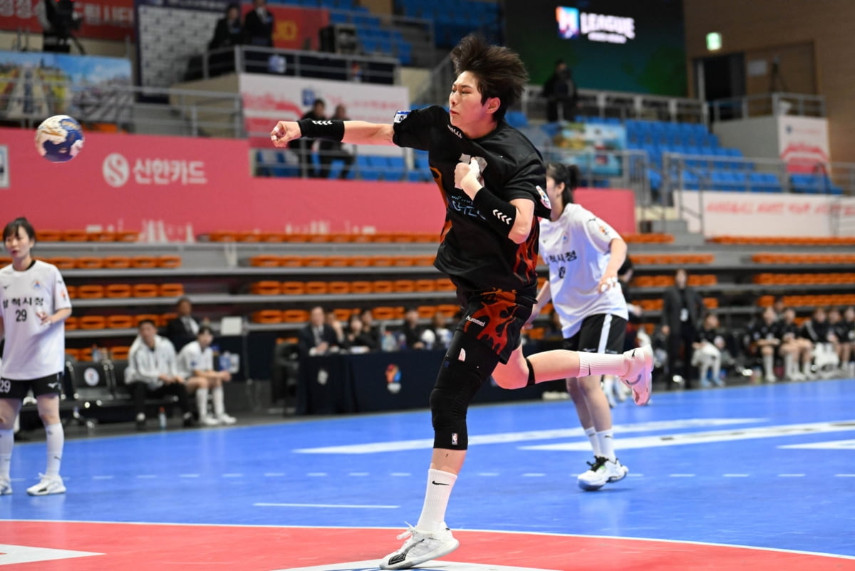 别眼馋克莱和希尔德！詹眉也有自己的宝藏射手，湖人这次没看走眼