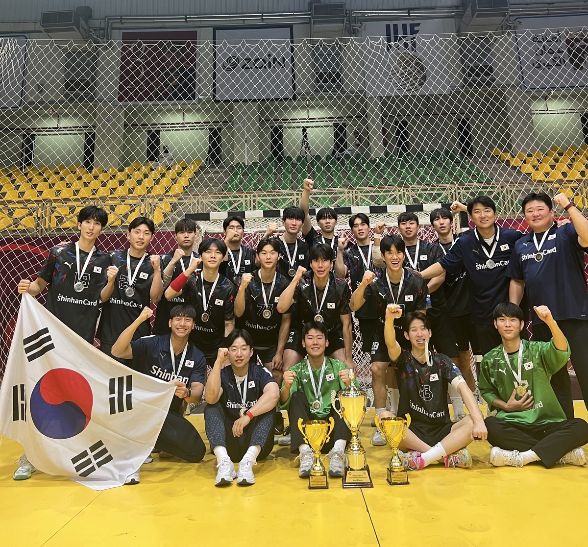 疯狂！莱万31分钟戴帽 巴萨暂3-0阿拉维斯